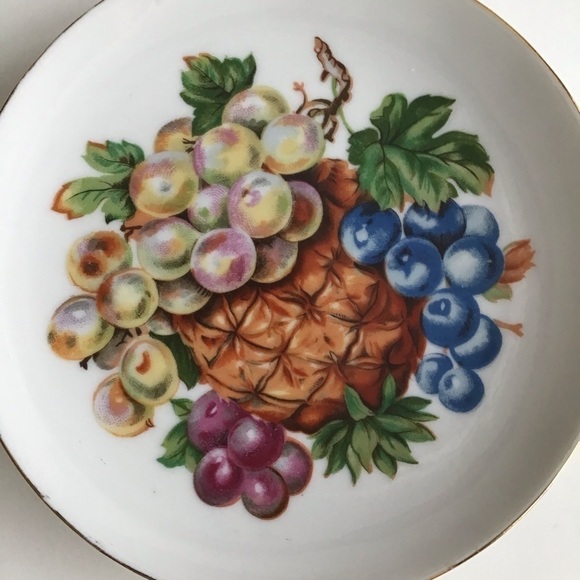 Vintage PAIR Wall Fruit Plates 6 1/4” Hand Painted Gold Rim Kitchen Farmhouse - Picture 3 of 16